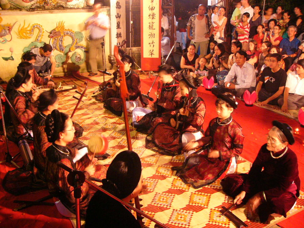 CaTru singing in Quang Binh province.
