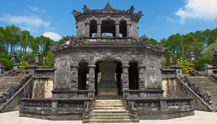 Central part of Khai Dinh Tomb