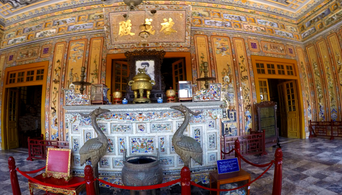 The altar of Khai Dinh Emperor