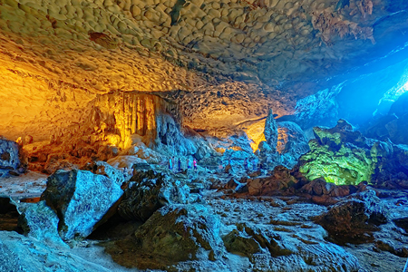 Amazing Cave, Halong Bay
