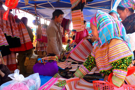 Bac-Ha-Market-001