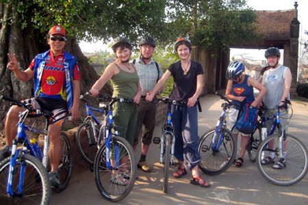 Cycling in Duong Lam