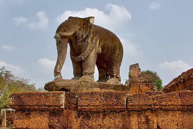 East Mebon angkor wat - Vietnam tour packages