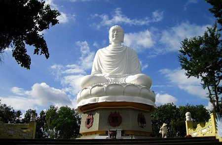 Long-Son-Pagoda