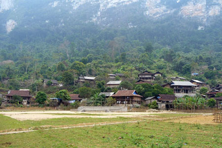 Pac Ngoi Village - Vietnam tour package