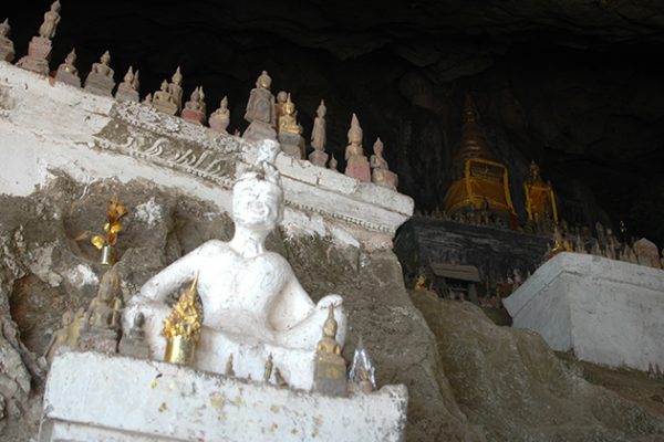 Pakou cave laos tour