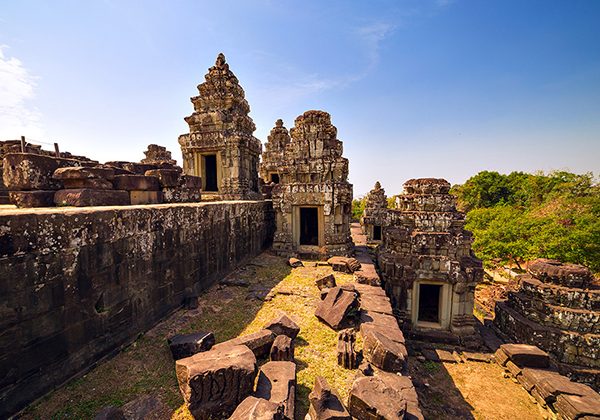 Phnom Bakheng at sunset - Cambodia and Vietnam tour packages