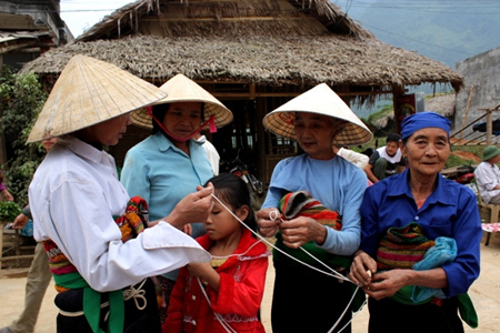 Pho Doan Market - Vietnam tour package