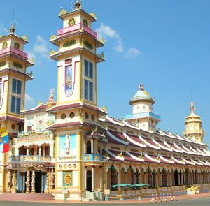 Pictures-of-Cao-Dai-temple-in-Tay-Ninh-Vietnam