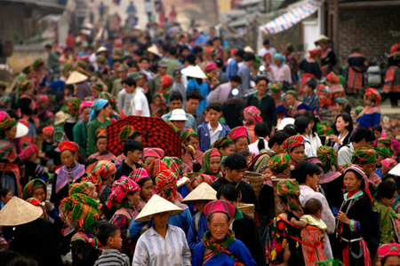 Market in Sapa - Vietnam tour package