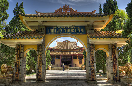 Truc-Lam-pagoda