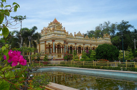 Vinh-Trang-Pagoda - Vietnam day tours