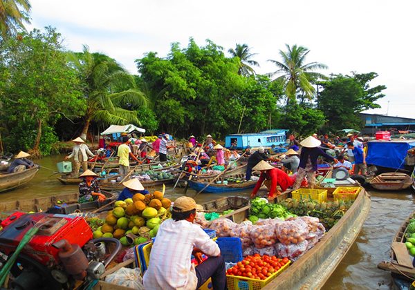 cai be floating market mekong delta homestay tour 2 days