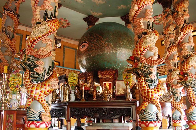 cao dai temple - Vietnam school tours