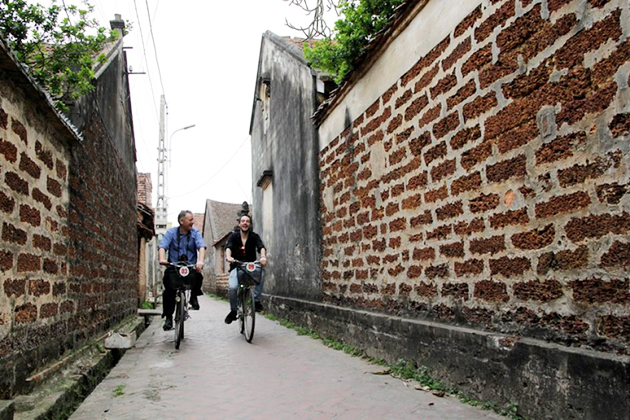 dong ngac village Vietnam Tour with bike