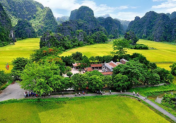 hoa lu ancient capital north vietnam tour