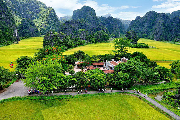 hoa lu ancient capital north vietnam tour