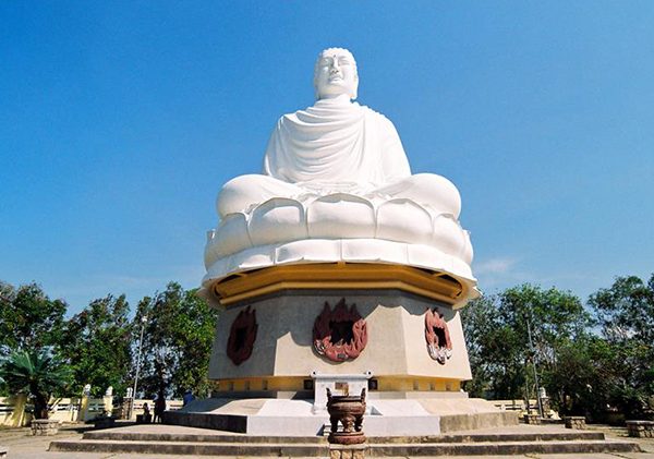 long son pagoda nha trang