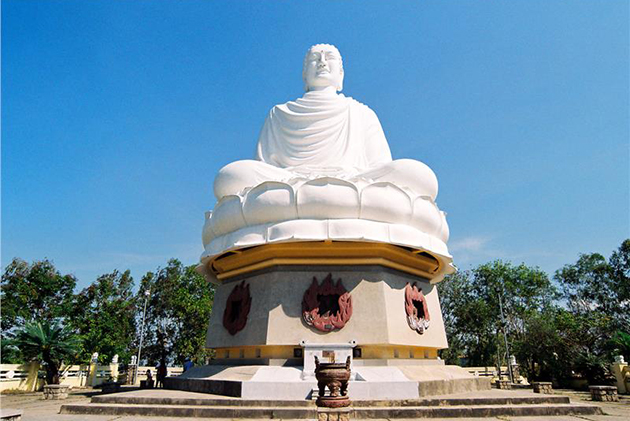 long son pagoda nha trang