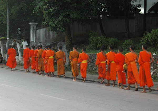 morning monks luang prabang - Laos packages