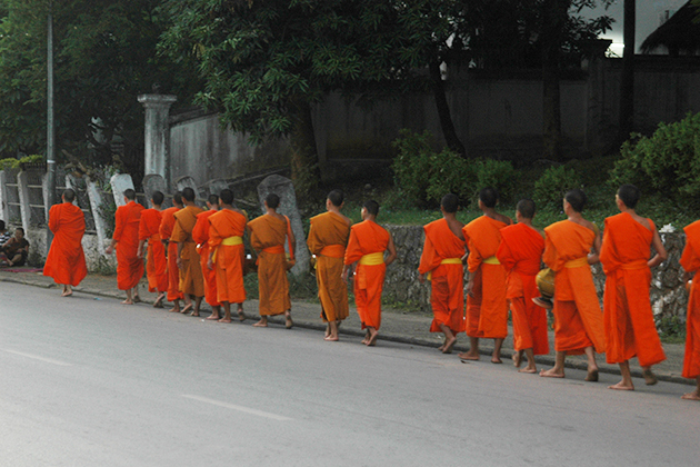 morning monks luang prabang - Laos packages