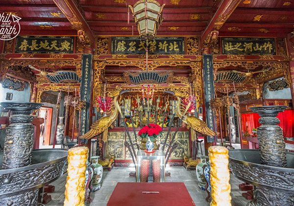 quan thanh temple Hanoi