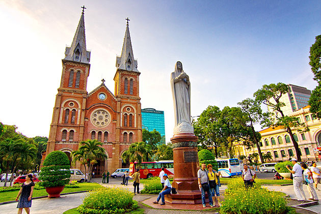 saigon notre dame cathedral