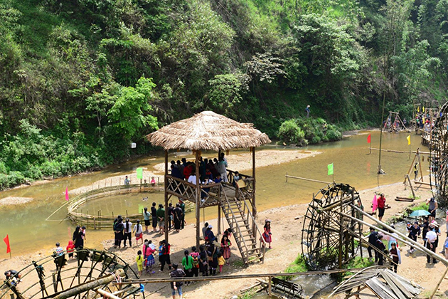 Visit Tribal Village in Sapa Vietnam Tour