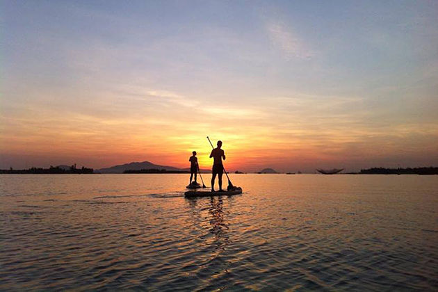 sunrise at cua dai beach hoi an tours