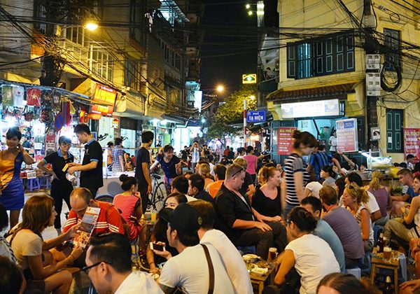 ta hien street vietnam cambodia tours