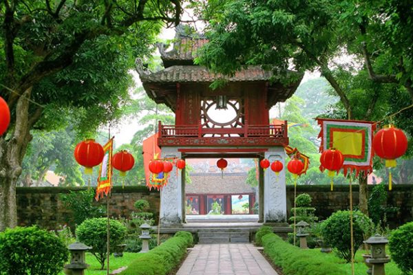 temple of literature hanoi 15-day vietnam tour