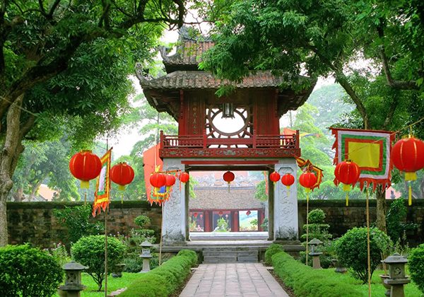 temple of literature - Vietnam classic tour