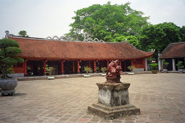 temple of literature north vietnam tour