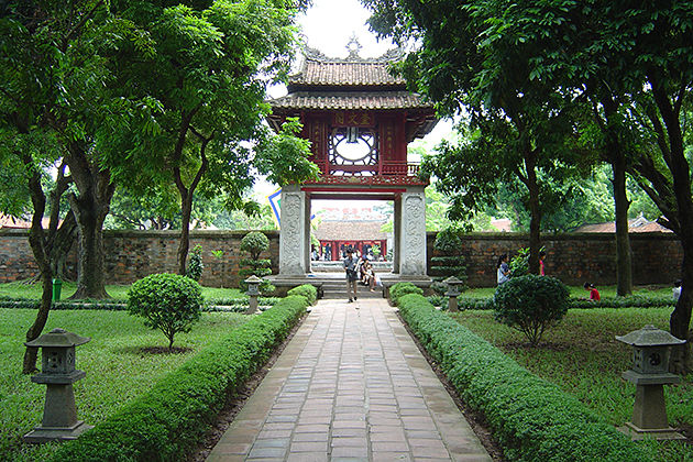 temple of literature north vietnam tour