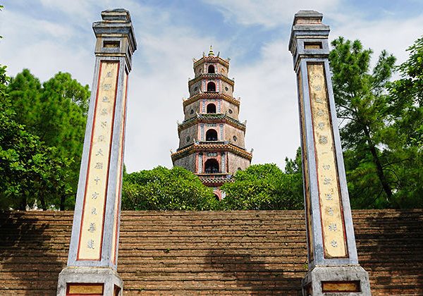 thien mu pagoda hue city private tour