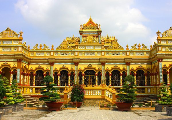 vinh trang pagoda southern vietnam tour package