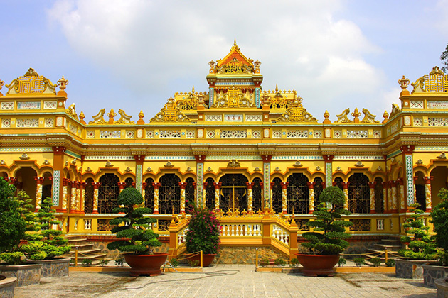 vinh trang pagoda southern vietnam tour package