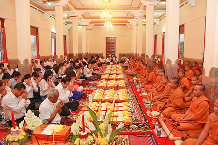 Cambodians Celebrated Pchum Ben Festival