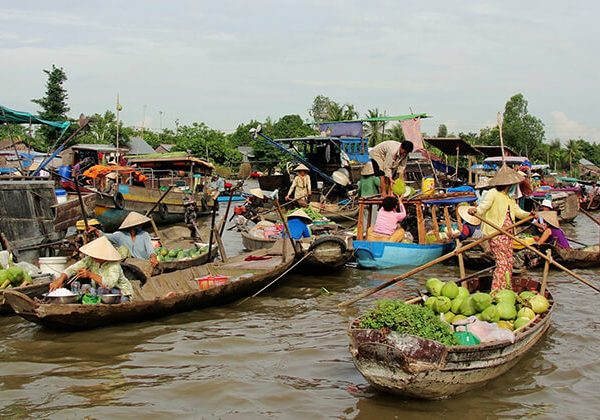 Cai Be Floating Market in Mekong Delta Tour