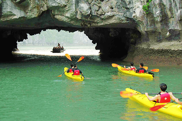 Kayaking Vietnam Tour Package