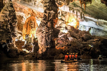 Kayaking along underground river in Phong Nha Cave