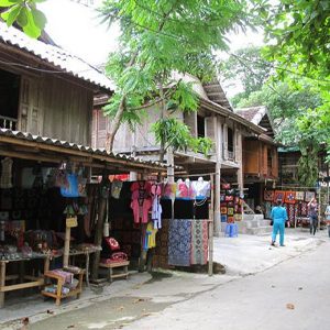 Souvenir shops in Mai Chau