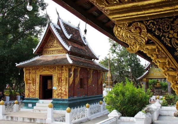 Wat Xieng Thong - Vietnam Laos tour