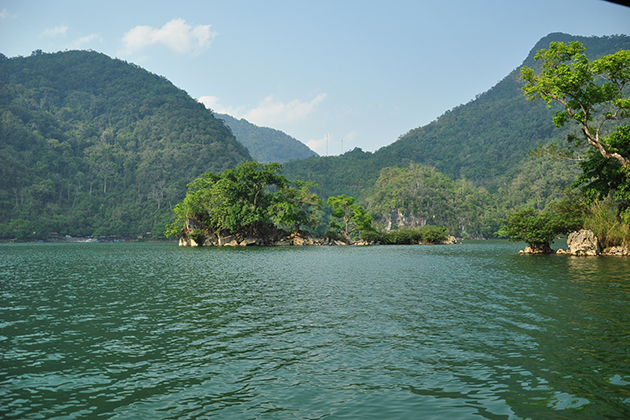 ba be lake cao bang vietnam west and east adventure tour