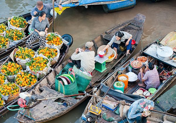 cai be floating market mekong delta vietnam