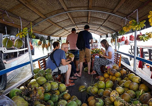 cai be floating market vietnam laos tour