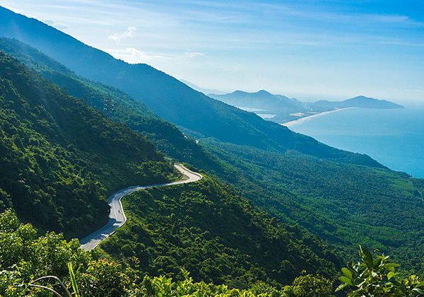 hai van pass - laos vietnam tour