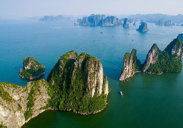 halong bay - vietnam laos tour