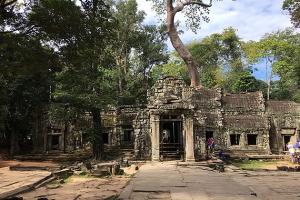 ta phrom temple vietnam cambodia trip_opt