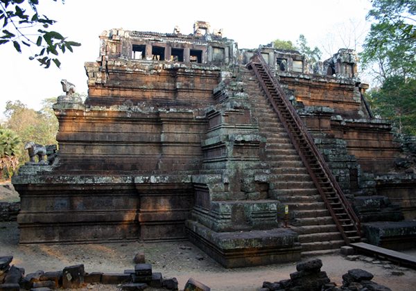 Phimeanakas angkor thom - Cambodia tours